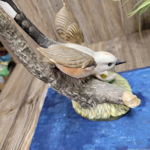 Vintage Homco 1986 Masterpiece Scissor-tailed Flycatcher Bird of Season & Base - Picture 5 of 7